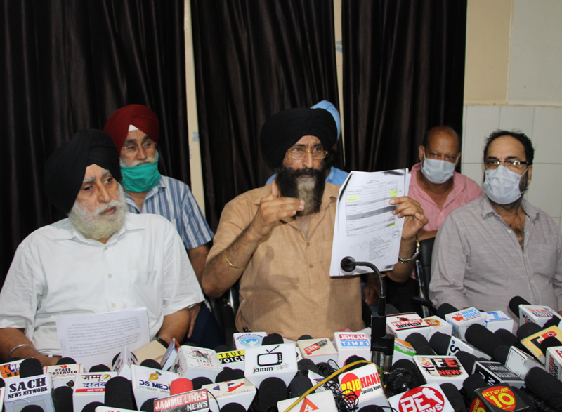 RTI activist Balvinder Singh addressing media persons at Jammu. — Excelsior/Rakesh