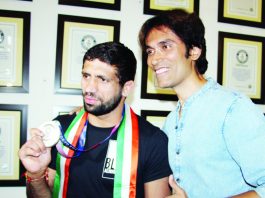 Olympic Silver medallist, Ravi Dahiya posing for a photograph with his mentor Vickrant Mahajan at Jammu on Monday. —Excelsior/Rakesh