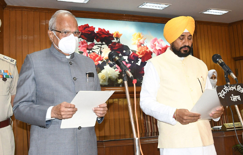 Punjab Governor Banwarilal Purohit administering the oath to Charanjit Singh Channi as Chief Minister of Punjab in Chandigarh on Monday. (UNI)