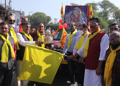 District and Session Judge, Yashpal Bourny flagging off Chetna Yatra of Lord Vishwakarma at Jammu on Sunday. —Excelsior/Rakesh