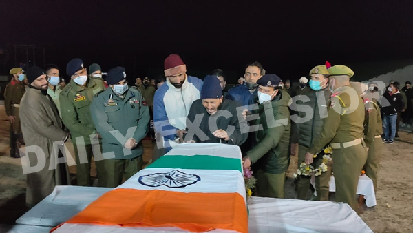 A wreath-laying ceremony was held at District Police Lines Awantipora to pay homage to martyr ASI Mohd Ashraf who was killed in a militant attack at Bijbehara on Wednesday. —Excelsior/Sajad Dar