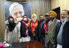 Former MoS Bushan Lal Dogra posing with PDP president Mehbooba Mufti and other senior party leaders after rejoining the party.