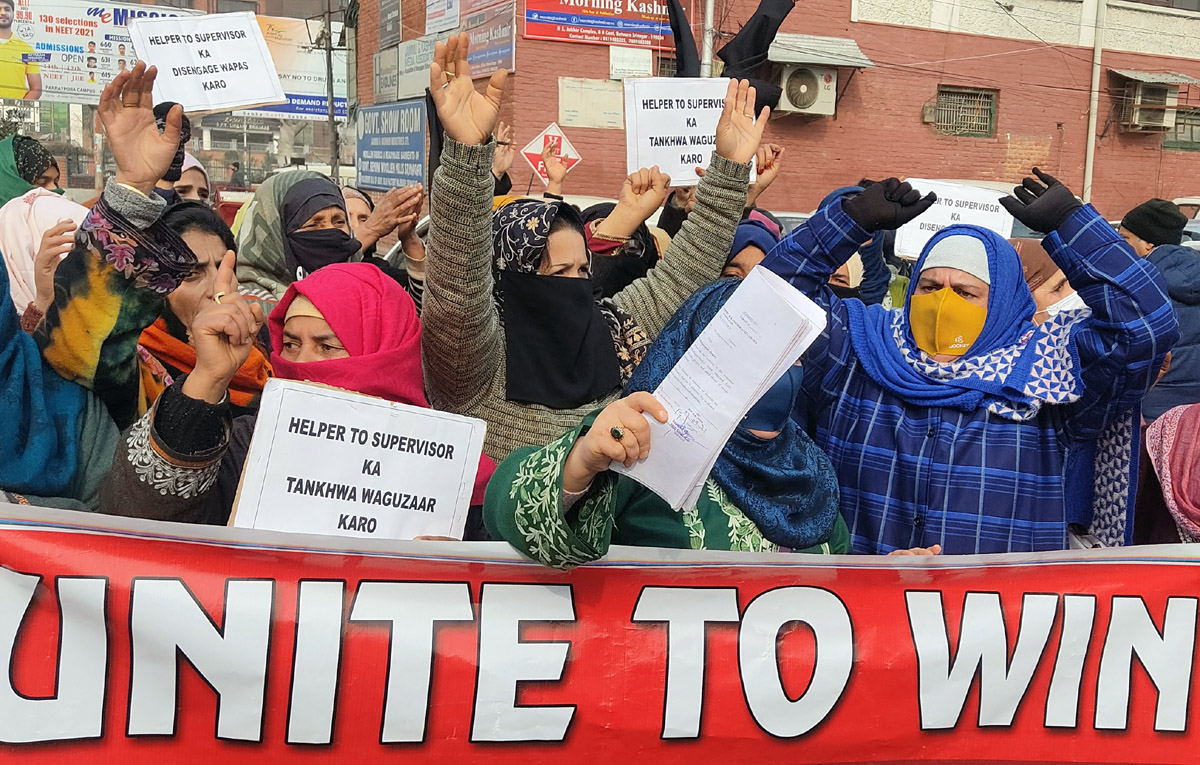 Helpers and supervisors protesting against ICDS wing of SWD in Srinagar. —Excelsior/Shakeel