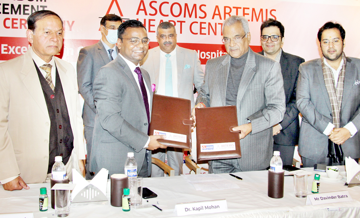 Officers of ASCOMS Jammu and ACC Gurugram during signing of MoA in Jammu. -Excelsior/Rakesh