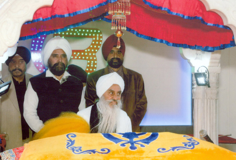 Sikh devotees paying obeisance to Guru Tegh Bahadur on his Martyrs’ Day at a Gurudwara in Guru Nanak Nagar, Jammu.