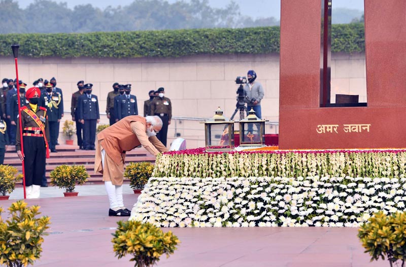 Prime Minister Narendra Modi laying a wreath at the Homage and Reception Ceremony of 'Swarnim Vijay Mashaals' on the occasion of 50 years of 'Vijay Diwas' at the War Memorial, in New Delhi on Thursday. (UNI)