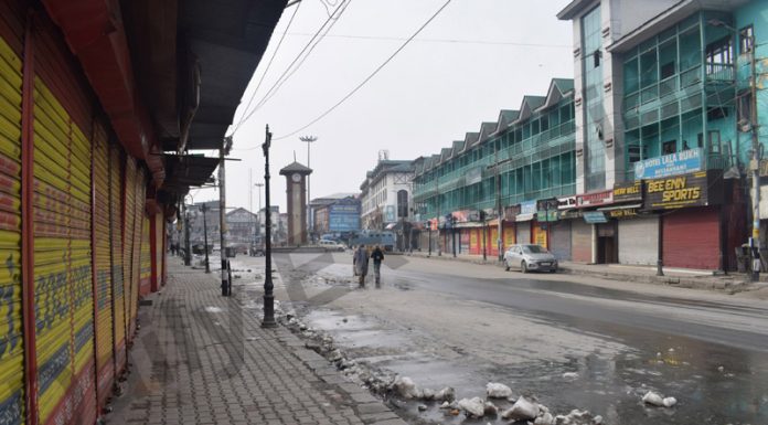A view of closed market during covid lockdown in Srinagar on Sunday. —Excelsior/Shakeel