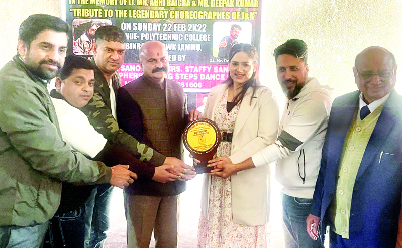 Senior BJP leader Yudhvir Sethi being awarded by the organisers of the event at Jammu.
