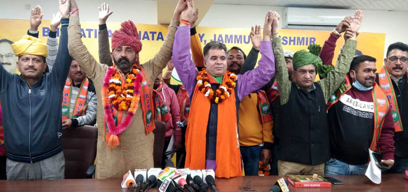 BJP president Ravinder Raina along with party’s SC Morcha leaders during a meeting at Jammu on Monday.