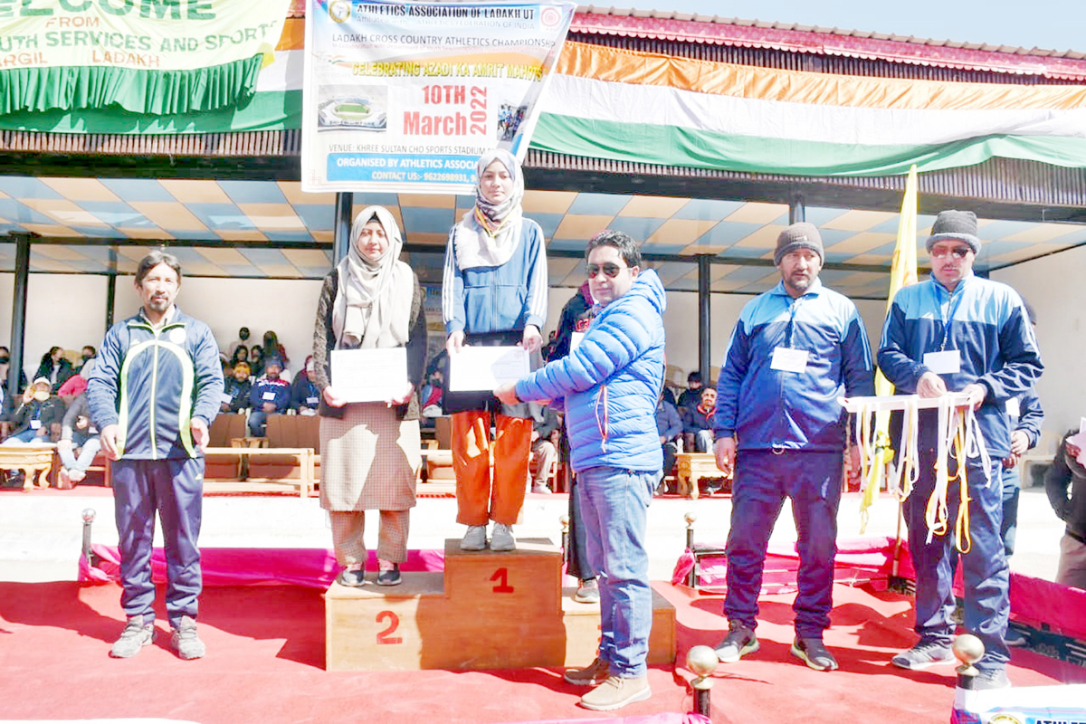 Dignitaries awarding winners of 1st Ladakh Cross Country Athletics Championship. -Excelsior/Basharat Ladakhi