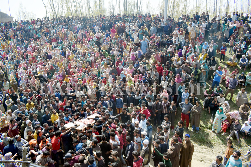 Hundreds of people attend SPO and his brother’s funeral at their native village in Budgam. -Excelsior/Shakeel