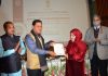 Union Minister for Ayush, Sarbananda Sonowal presenting certificate to researcher during International Conference on Unani Medicine at SKICC, Srinagar on Thursday.
