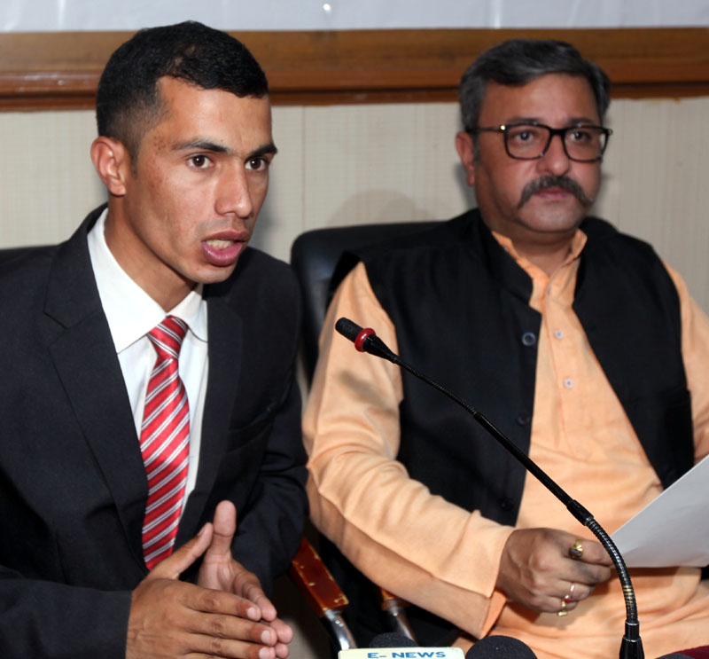 Chairman Team Jammu, Zorawar Singh Jamwal addressing a press conference on Sunday. —Excelsior/Rakesh