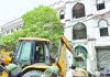 A team of MCD removing the illegal construction from a mosque at the communal violence affected Jahangirpuri area, in New Delhi on Wednesday. (UNI)
