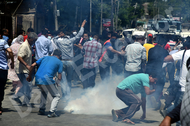 Protesters being teargassed at Sheikhpora in Budgam on Friday. — Excelsior/Shakeel