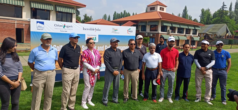 Advisor Rajeev Rai Bhatnagar and others during inaugural ceremony of Golf tournament at Srinagar on Sunday.