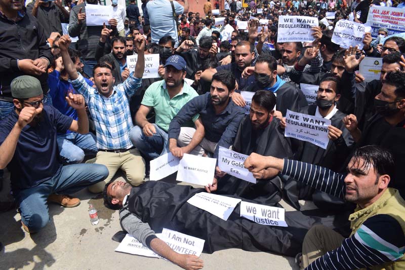 NYC workers protesting in Srinagar. -Excelsior/Shakeel