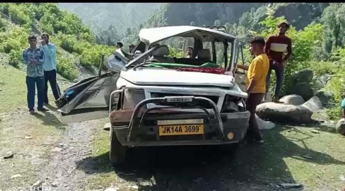 Damaged Tata Sumo which met with an accident near Mandi in Poonch on Saturday. -Excelsior/Ramesh Bali