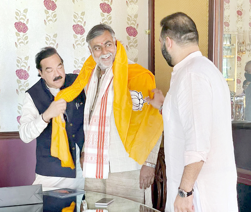 Senior BJP leader Ajatshatru Singh with Union MoS Prahlad Singh Patel at Jammu.