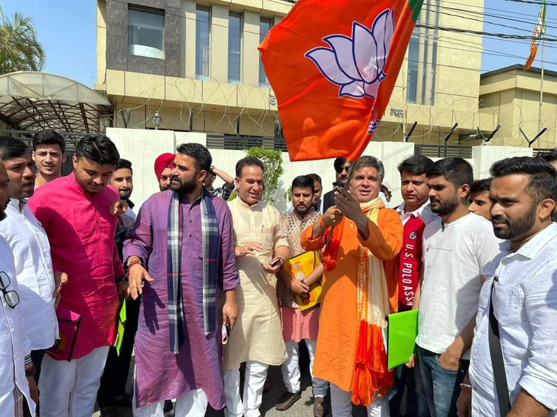 BJP leaders flagging off Bharat Darshan Sushasan Yatra at Jammu on Friday
