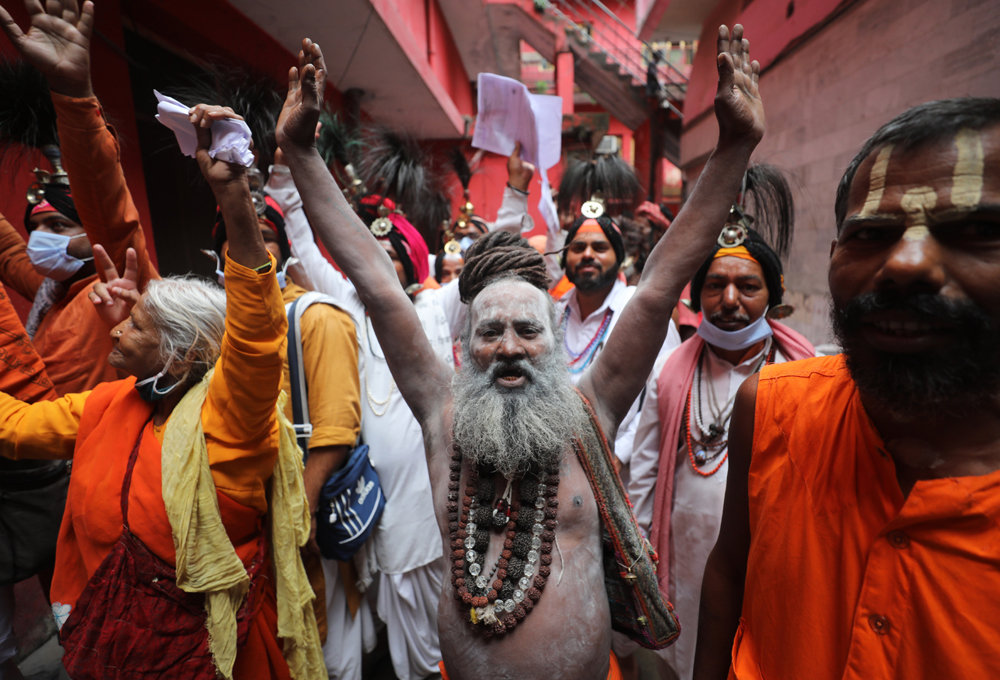 Amarnathji bound Sadhus chanting ‘Bum Bum Bhole’ at Ram Mandir Jammu on Friday. — Excelsior/Rakesh