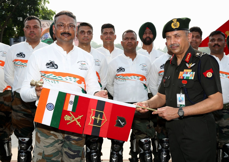 Army Vice Chief Lt. Gen. B S Raju flagging off motor like expedition to Ladakh, in New Delhi on Monday.