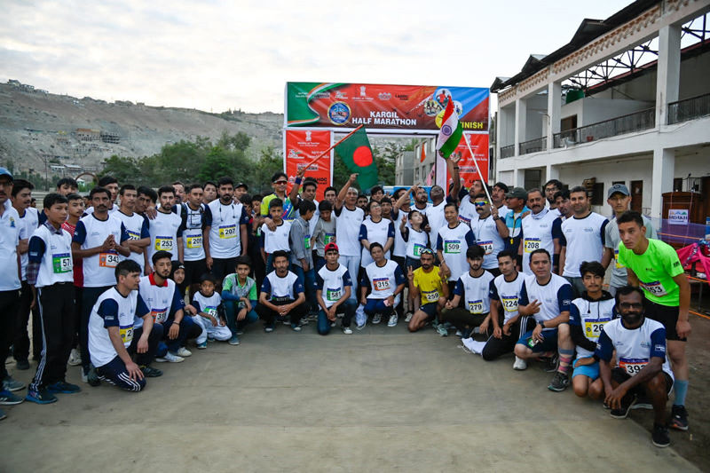 Participants posing for a group photograph alongwith dignitaries at Kargil on Sunday.
