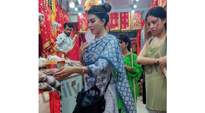Bollywood actress Jacqueline Fernandez at Katra to pay obeisance to Mata Vaishno Devi shrine on Wednesday. —Excelsior/ Romesh Mengi