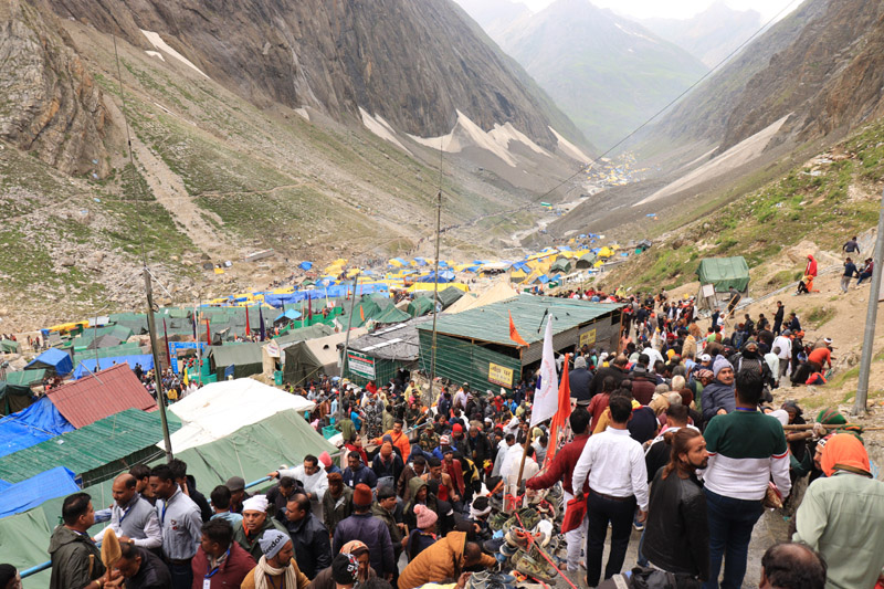 Huge rush of pilgrims near holy cave of Shri Amarnath after yatra was resumed from Baltal track on Tuesday. -Excelsior/Abid Nabi
