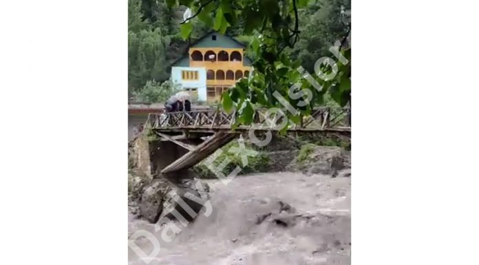 Flash flood in Kibber Nallah after cloudburst in Dachhan area of Kishtwar on Wednesday. —Excelsior/Ajay Shan