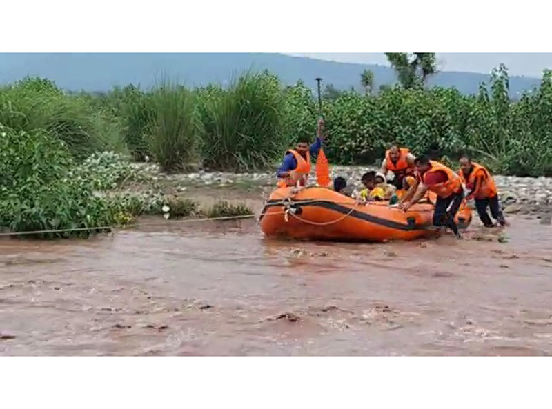 Villagers trapped in flash flood of Ujh river being rescued by SDRF & police team new Rajbagh in Kathua.