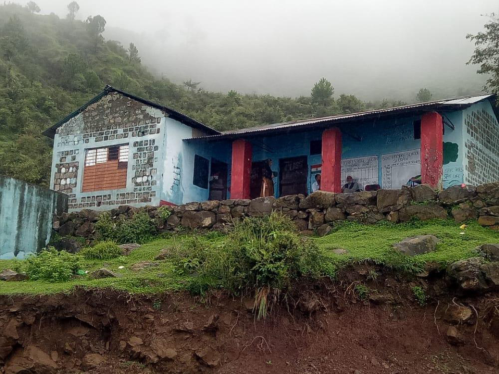 A picture of the dilapidated condition of the Primary School building in Salani village of Mendhar.