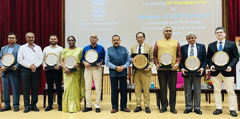 Union Minister Dr Jitendra Singh with recipients of National Science Awards during the Foundation Day function at Prithvi Bhavan,Lodhi Road, New Delhi on Wednesday.