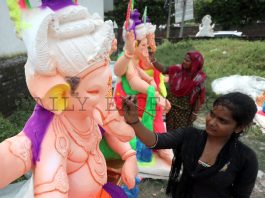 Artists giving final touch to Lord Ganesha idols ahead of Ganesh Chaturthi in Jammu. -Excelsior/Rakesh