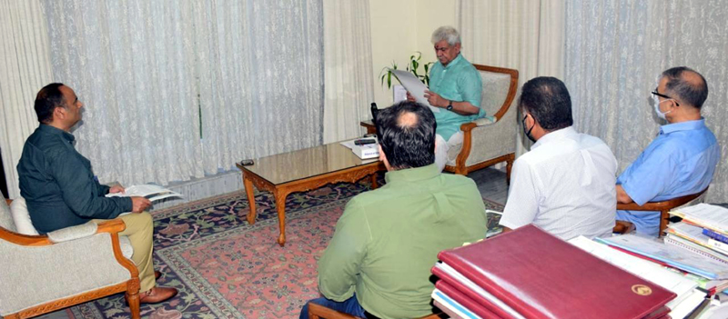 LG interacting with the delegation of JCS at Jammu on Wednesday.