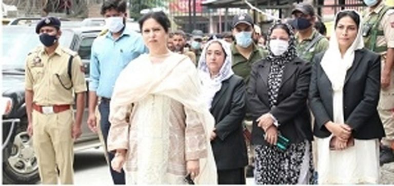 Justice Moksha Kazmi Visits Ganderbal Inspects Judicial Work Daily Excelsior