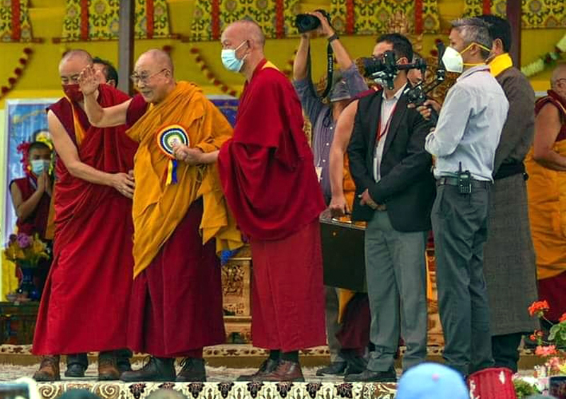 The 14th Dalai Lama and other dignitaries during closing ceremony of Ling-Gon Yarchos Chenmo.
