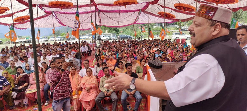 Senior BJP leader Devender Singh Rana addressing a gathering at Chamba.