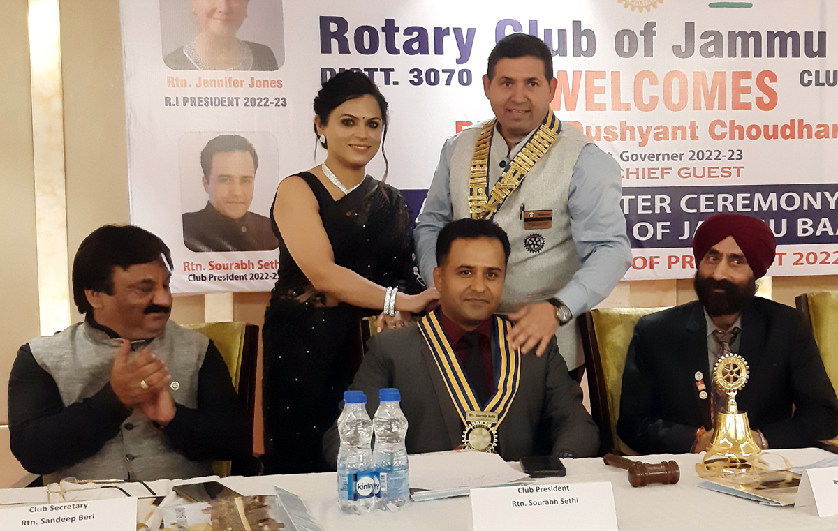 Sourabh Sethi being installed as the President of Rotary Club Jammu Bahu by District Governor Dr Dushyant Choudhary and Ankita Sethi.