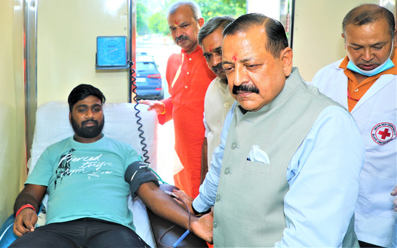 Union Minister Dr Jitendra Singh,flanked by BJP Delhi State President Adesh Gupta, inaugurating a Blood Donation camp as part the 