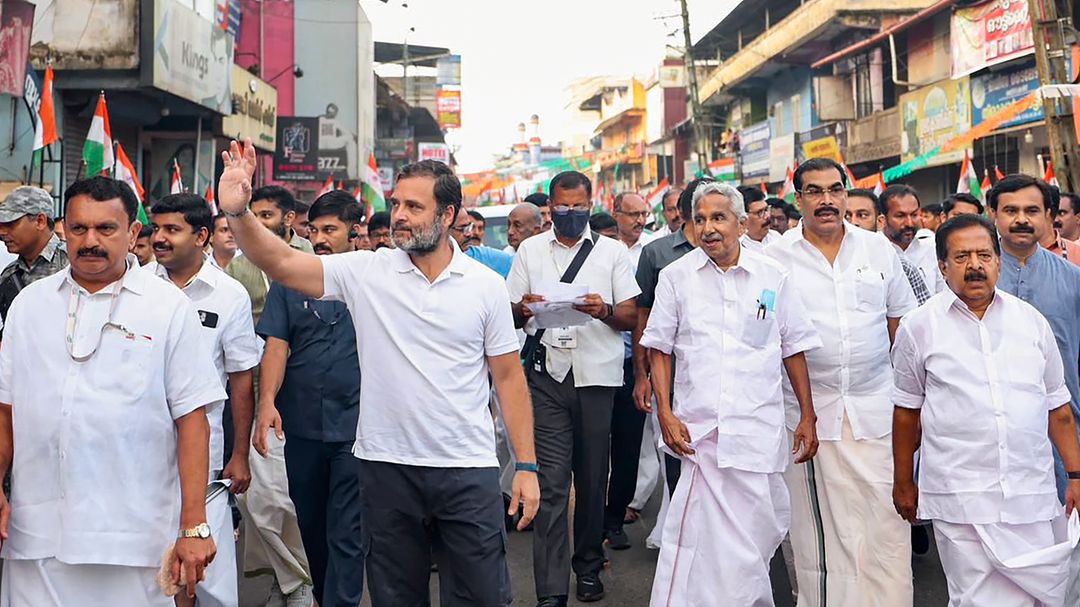 Congress leader Rahul Gandhi with former Kerela chief minister Oommen Chandy and others during the party's 'Bharat Jodo Yatra', in Chungathara, Wayana on Thursday.