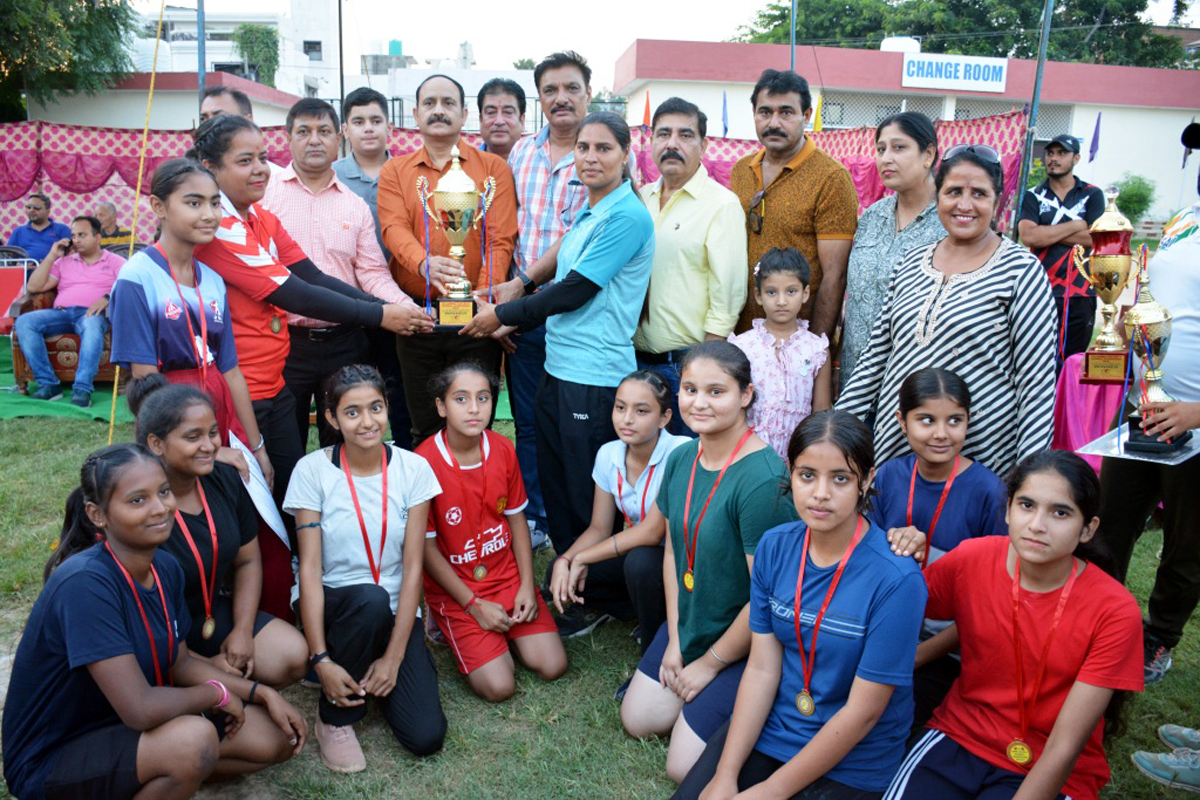 Winning team being awarded with trophy by dignitaries at Shastri Nagar Jammu on Sunday.