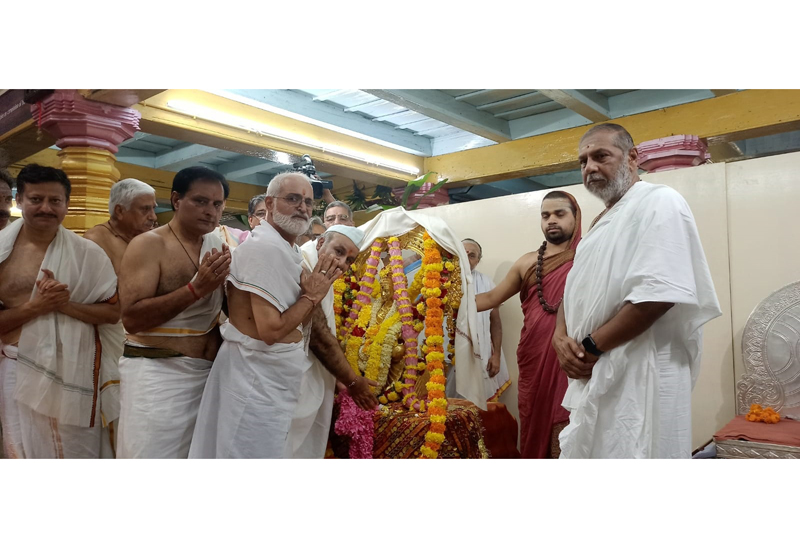 Priests handing over idol of Sharda Mata to the Head of Save Sharda Committee Ravinder Pandita.