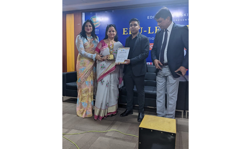 Pratiba Sopori, senior and eminent educator of Jammu being conferred Edu Leaders Excellence Award at Noida, Haryana.