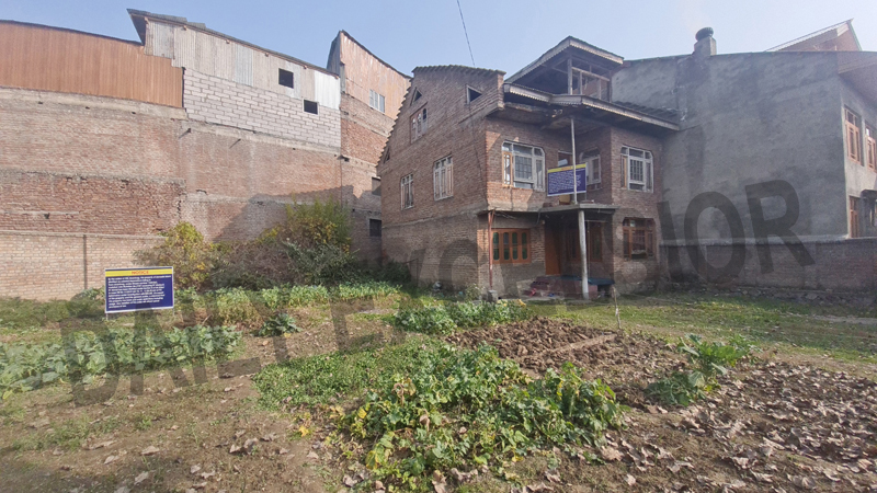 JeI property sealed by SIA Kashmir in Anantnag. -Excelsior/Sajad Dar