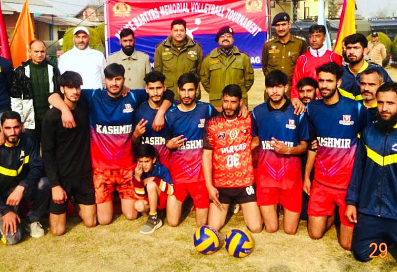 Winners posing with Police Officers at DPL Anantnag on Tuesday.