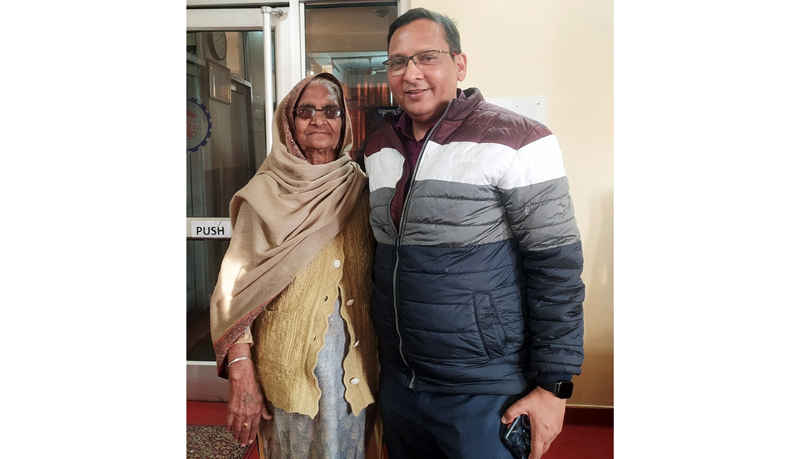 PF Commissioner Rizwan-ud-Din with a pensioner at his office in Jammu on Thursday.