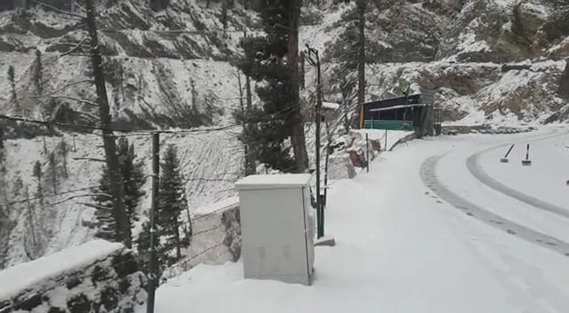 A thick layer of snow covered Mughal Road after fresh snowfall on Thursday.