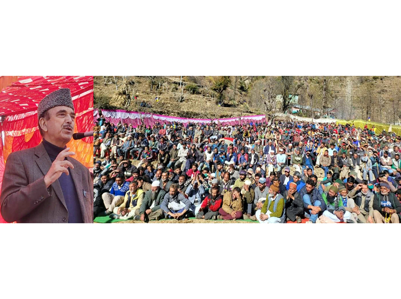 Former CM and DAP leader Ghulam Nabi Azad addressing public rally in Doda on Thursday. -Excelsior/Tilak Raj