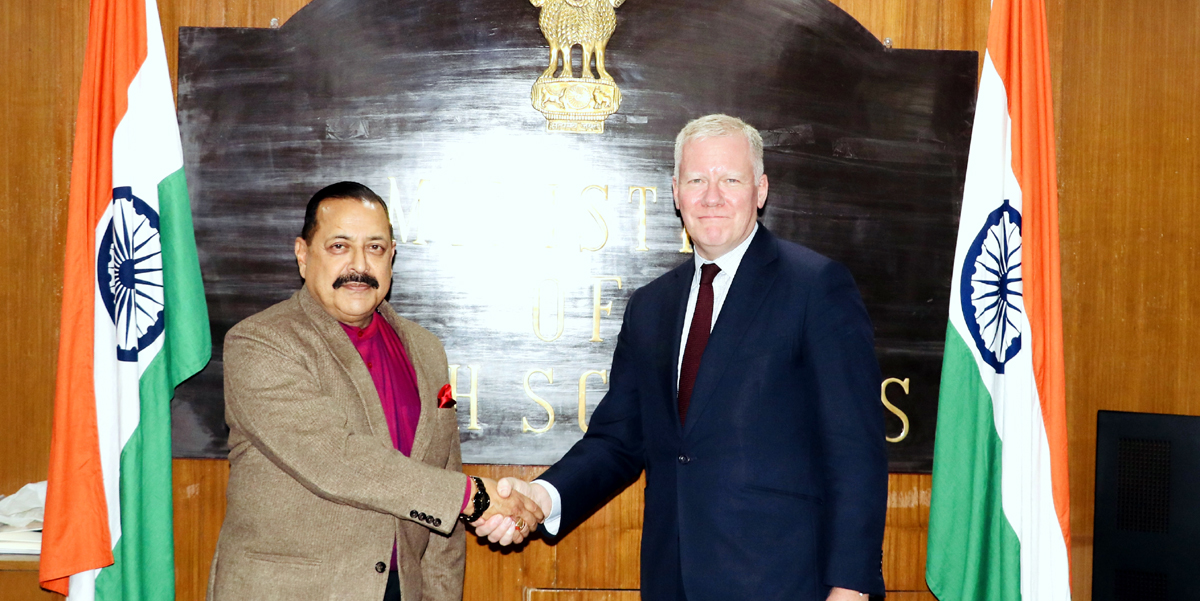 Secretary General of the International Seabed Authority, Michael W. Lodge, accompanied by a high level delegation, calling on Union Minister Dr Jitendra Singh at Prithvi Bhawan, New Delhi on Wednesday.